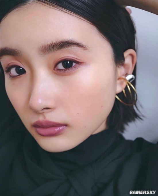 曾号称丰腴版石原里美的安倍乙 靠写真打出自己名号