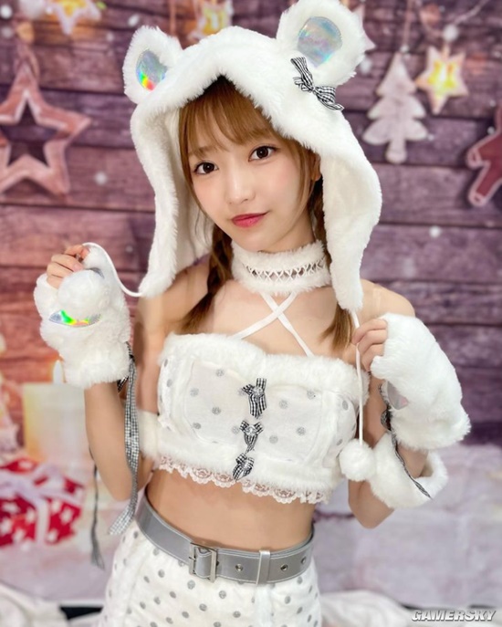 拍泳装写真后走红 会变魔术的女偶像吉沢朱音