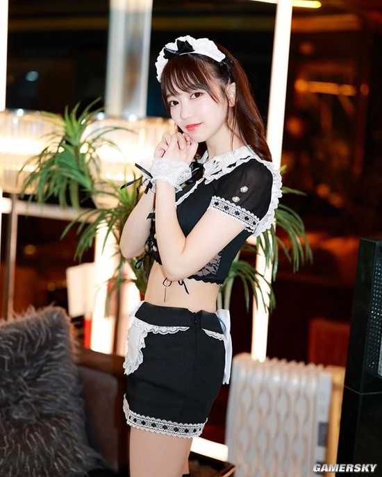 拍泳装写真后走红 会变魔术的女偶像吉沢朱音