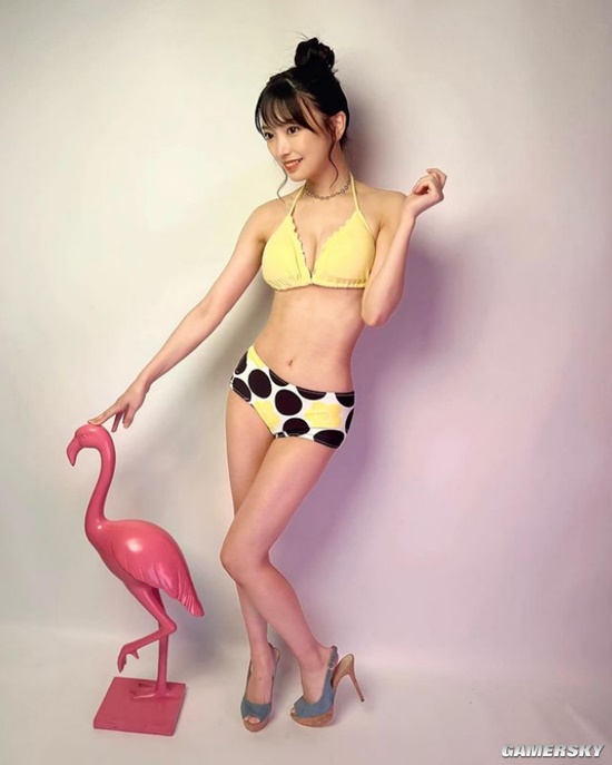 拍泳装写真后走红 会变魔术的女偶像吉沢朱音