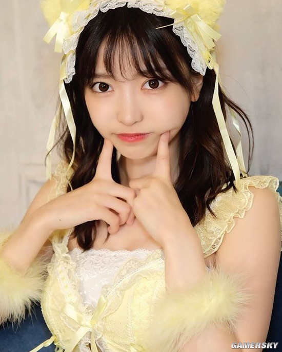 拍泳装写真后走红 会变魔术的女偶像吉沢朱音