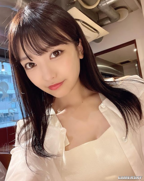 拍泳装写真后走红 会变魔术的女偶像吉沢朱音