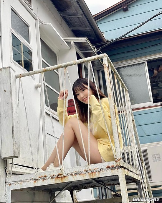 拍泳装写真后走红 会变魔术的女偶像吉沢朱音