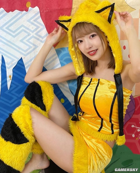 拍泳装写真后走红 会变魔术的女偶像吉沢朱音