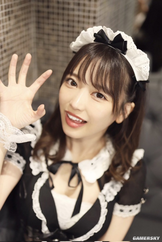 拍泳装写真后走红 会变魔术的女偶像吉沢朱音