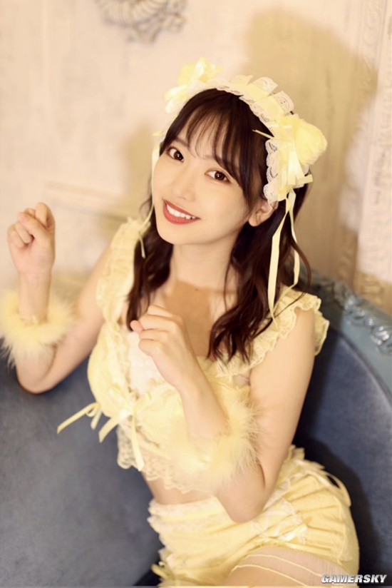 拍泳装写真后走红 会变魔术的女偶像吉沢朱音