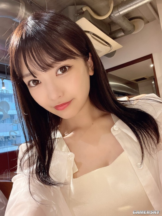 拍泳装写真后走红 会变魔术的女偶像吉沢朱音