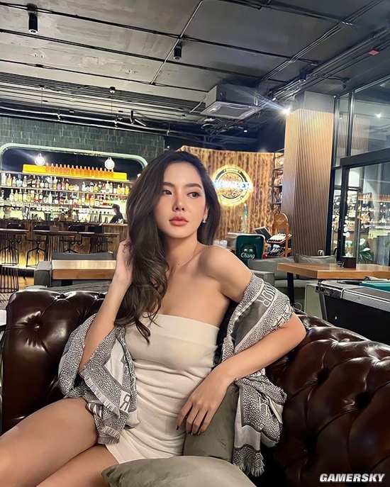 甜美颜值御姐身材 泰国时装模特爱晒泳装写真