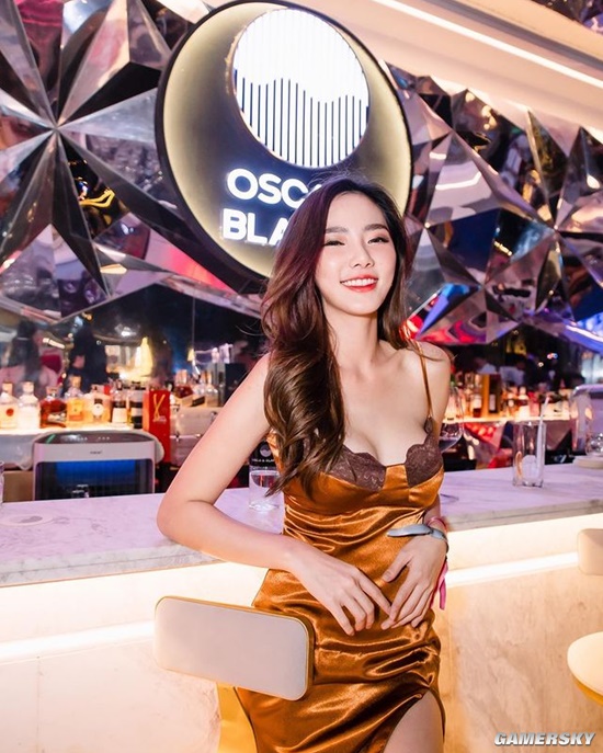 甜美颜值御姐身材 泰国时装模特爱晒泳装写真