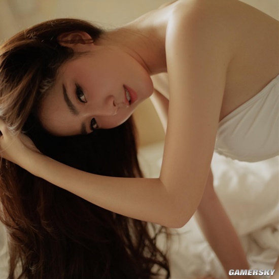 甜美颜值御姐身材 泰国时装模特爱晒泳装写真