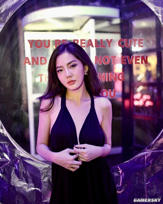 甜美颜值御姐身材 泰国时装模特爱晒泳装写真