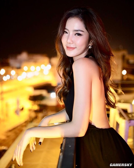 甜美颜值御姐身材 泰国时装模特爱晒泳装写真