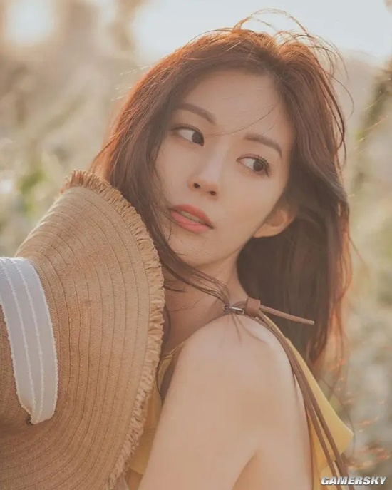 全身比例爆表 韩系御姐大秀泳装好身材