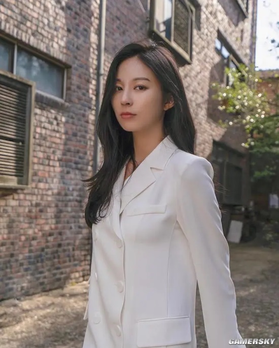 全身比例爆表 韩系御姐大秀泳装好身材