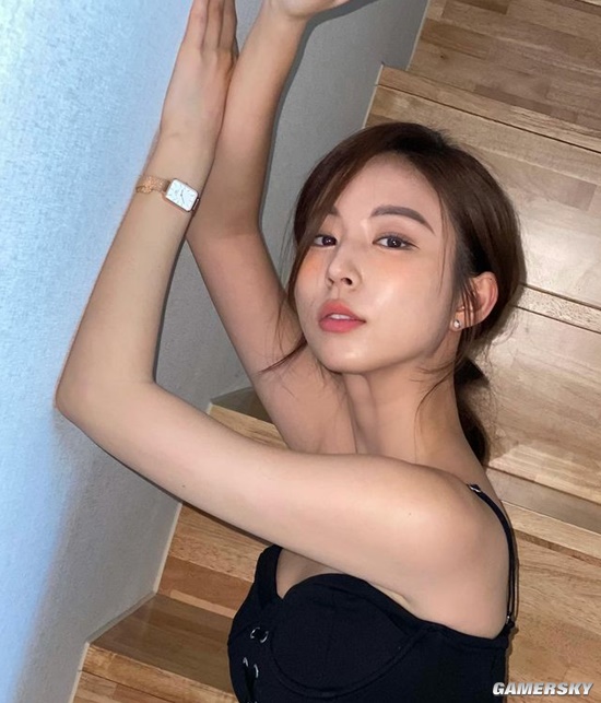 全身比例爆表 韩系御姐大秀泳装好身材