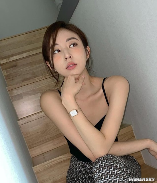 全身比例爆表 韩系御姐大秀泳装好身材