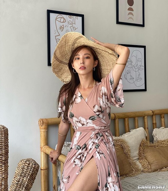 全身比例爆表 韩系御姐大秀泳装好身材