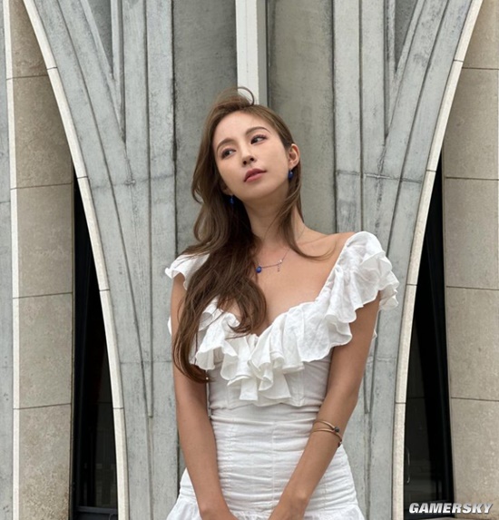 全身比例爆表 韩系御姐大秀泳装好身材