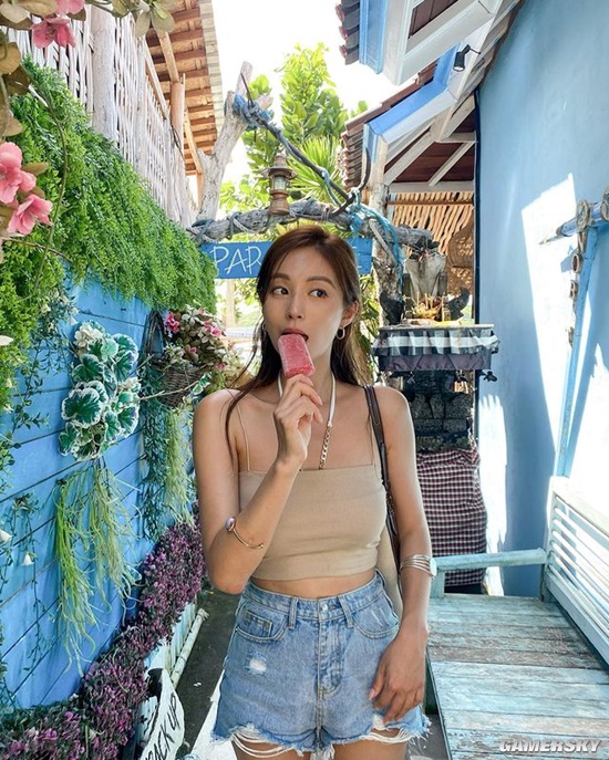 全身比例爆表 韩系御姐大秀泳装好身材