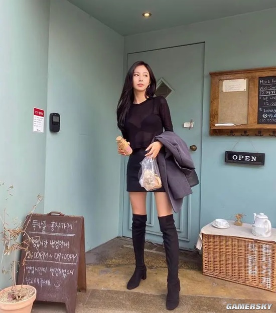 全身比例爆表 韩系御姐大秀泳装好身材