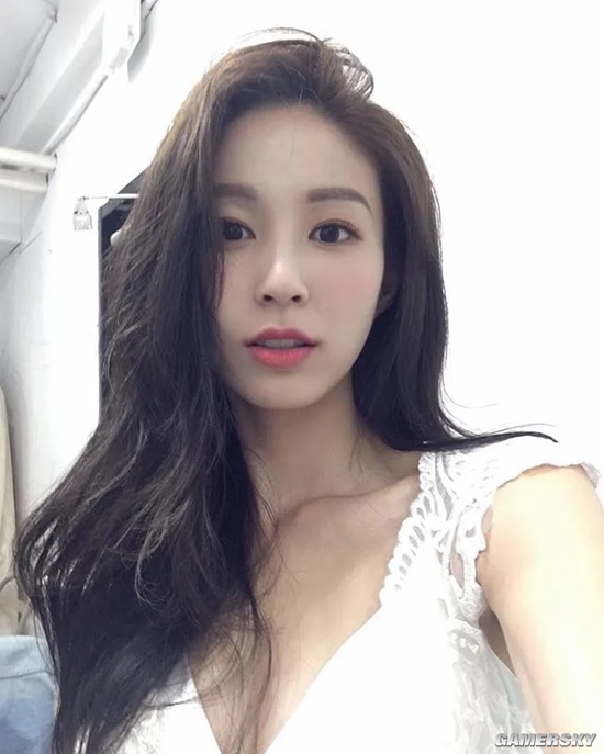 全身比例爆表 韩系御姐大秀泳装好身材