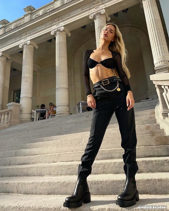 金发碧眼身材迷人 美国辣模兼职房产经纪人