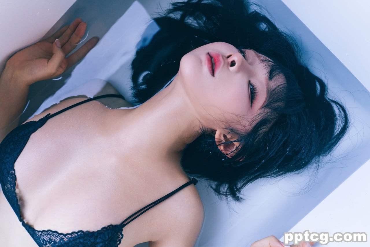 蠢沫沫  凝视