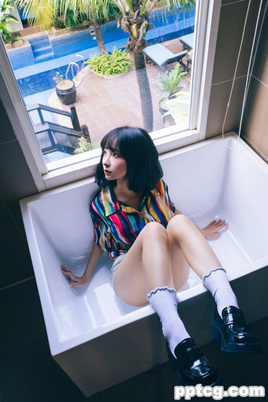 蠢沫沫  凝视