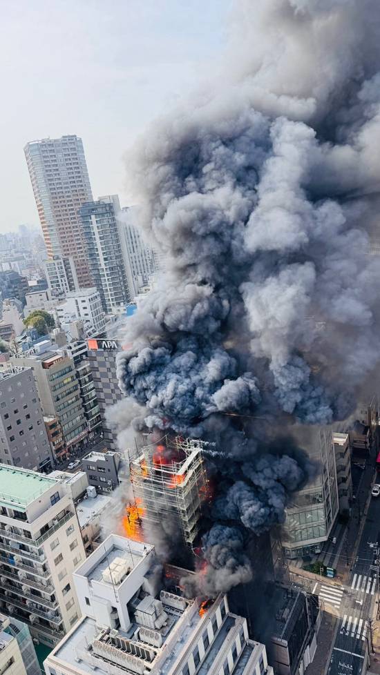 改建中的秋田书店大楼发生火灾 之前称因为史上最强父子干架倒塌了-皮皮兔动漫