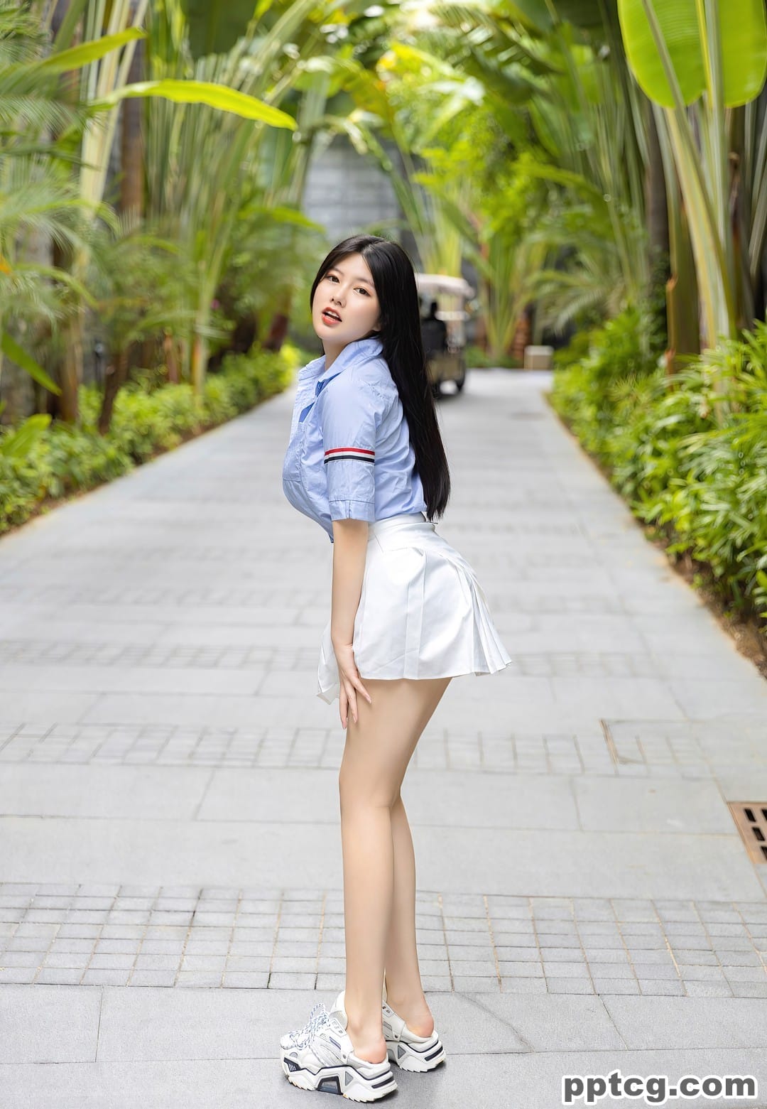 娜露Selena美女写真图集合集打包下载54套 17GB  2025-04-07 套图合集 8       详情介绍   常见问题        哎哟喂！今天咱们来唠唠这位让直男挪不开眼、女生都忍不住偷瞄的宝藏女孩——娜露Selena！别看名字带点洋气，人家可是土生土长的郑州妹子，1997年出生的白羊座，身高165cm配上50kg的微肉身材，三围B92/W70/H94，这数据一摆出来，妥妥的“人间沙漏”啊！ 说到她的风格，那可真是“又纯又欲天花板”！穿个小白裙能拍出初恋感，换上蕾丝内衣立马变身暗黑系御姐，户外麦田里甩个长发像文艺片女主，私房打光灯一照又成了油画里的古典美人。她自己还开玩笑说：“摄影师让我摆姿势，我脑子里全是抖音热门BGM！” 别看现在镜头前游刃有余，刚入行时她可闹过笑话。有次拍运动主题写真，穿着紧身瑜伽裤做高抬腿动作，结果“刺啦”一声裤裆裂了！全场憋笑憋到内伤，这妞居然淡定掏出别针现场改造型，还自嘲：“这叫行为艺术懂不懂？” 要说最杀人的还是她那招牌蜜桃臀！粉丝们给她起了个外号叫“郑州卡戴珊”，她自己倒挺佛系：“健身？不存在的！我这肉都是吃烩面长的，纯天然河南特产～”结果有次直播吃胡辣汤配油馍头，弹幕集体哀嚎：“姐姐别吃了！再吃写真要变美食纪录片了！” 这姑娘还是个斜杠青年，滑雪能玩单板360度转体，跳爵士舞能嗨翻全场，最近还考了个潜水证。粉丝都说：“别人家模特拍照要打光，她拍照要带急救包——指不定就从哪块礁石上蹦下去了！” 现在她的54套写真集早被老司机们封为“硬盘必存资源”，从清纯校服到辣妹比基尼应有尽有。有网友统计过，她光是撩头发的姿势就有17种，粉丝们还发起过“娜露仿妆挑战赛”，结果集体翻车：“这腰臀比是碳基生物能拥有的吗？！”       更新2套： Ugirls爱尤物 2022 NO.2414 执笔春生 娜露[35P／81.6MB] Ugirls爱尤物 2022 NO.2424 心念之名 娜露[35P／77MB] 完整版菜单 BoLoli波萝社2017.06.06 VOL.066 娜露selena[34P251M] BoLoli波萝社2017.07.20 VOL.088 娜露Selena[40P418M] HuaYang花漾 2017.11.22 VOL.016 娜露Selena [40P94MB] HuaYang花漾 2017.12.08 VOL.018 娜露Selena[40+1P113M] HuaYang花漾 2018.01.09 VOL.024 娜露Selena [40P89MB] HuaYang花漾 2020.07.09 VOL.252 娜露Selena [61P131MB] HuaYang花漾 2020.07.24 VOL.262 娜露Selena [65P645MB] HuaYang花漾 2020.09.15 VOL.290 娜露Selena [56P537MB] HuaYang花漾 2020.10.12 VOL.303 娜露Selena[55+1P／504MB] HuaYang花漾 2021.01.19 VOL.354 娜露Selena[53+1P／473MB] HuaYang花漾 2021.03.19 VOL.376 娜露Selena[40+1P／404MB] MiStar魅妍社 2015.11.02 VOL.042 娜露Selena[60P+1P173M] MiStar魅妍社 2015.11.28 VOL.046 娜露Selena[54+1P93M] MiStar魅妍社 2015.12.21 VOL.050 娜露Selena MiStar魅妍社 2016.01.13 VOL.057 娜露Selena[60+1P155M] MiStar魅妍社 2016.04.13 VOL.073 娜露Selena TouTiao头条女神 2019.02.10 娜露selen[29P／9.14M] TouTiao头条女神 2019.04.17 娜露selena 情绪人生[19+1P／39.3M] Ugirls尤果网 爱尤物专辑 VOL.1952 娜露 初稿 [35P36.7MB] Ugirls尤果网 爱尤物专辑 VOL.2002 娜露 棕榈叶少女[35P／43.6MB] Ugirls尤果网 爱尤物专辑 VOL.2062 娜露 高温元气[35P／42.2MB] Ugirls尤果网 爱尤物专辑 VOL.2075 娜露 赏春[35P／35.9MB] Ugirls尤果网 爱尤物专辑 VOL.2099 娜露 露天诱惑[35P／39.3MB] Ugirls尤果网 爱尤物专辑 VOL.2269 鸿运当头 娜露 [35P221M] Ugirls尤果网 爱尤物专辑 VOL.2272 高温运动 娜露 [35P77M] Ugirls爱尤物 2022 NO.2361 快乐软糖 娜露[35P／109MB] Ugirls爱尤物 2022 NO.2414 执笔春生 娜露[35P／81.6MB] Ugirls爱尤物 2022 NO.2424 心念之名 娜露[35P／77MB] Ugirls爱尤物 2022 NO.2443 娜露 心语心愿[35P／114MB] XIUREN秀人网 2016.05.03 NO.0518 娜露Selena[52+1P188M] XIUREN秀人网 2018.10.10 NO.1183 娜露Selena [53P194MB] XIUREN秀人网 2019.02.28 NO.1356 娜露Selena[47+1P147M] XIUREN秀人网 2019.05.23 NO.1468 娜露Selena[41+1P120M] XIUREN秀人网 2019.12.27 NO.1886 娜露Selena[52+1P75M] XIUREN秀人网 2020.06.30 NO.2275 娜露Selena [60P724MB] XIUREN秀人网 2020.07.20 NO.2345 娜露Selena [48P620MB] XIUREN秀人网 2020.08.26 NO.2491 娜露Selena [46P521MB] XIUREN秀人网 2020.08.31 NO.2508 娜露Selena [51P589MB] XIUREN秀人网 2020.11.05 NO.2744 娜露SELENA[50+1P／455MB] XIUREN秀人网 2020.12.07 NO.2863 娜露Selena[50+1P／477MB] XIUREN秀人网 2021.05.07 NO.3379 娜露Selena[48+1P／359MB] YouMi尤蜜荟 2020.06.28 VOL.474 娜露Selena [77P917MB] YouMi尤蜜荟 2020.07.13 VOL.484 娜露Selena [76P879MB] YouMi尤蜜荟 2020.08.24 VOL.513 娜露Selena [64P698MB] YouMi尤蜜荟 2020.09.07 VOL.523 娜露Selena [90P905MB] YouMi尤蜜荟 2020.09.16 VOL.528 娜露Selena [49P424MB] YouMi尤蜜荟 2020.10.09 VOL.539 娜露Selena [59P554MB] YouMi尤蜜荟 2020.10.21 VOL.543 娜露Selena [64P550MB] YouMi尤蜜荟 2020.10.27 VOL.546 娜露Selena[50+1P／440MB] YouMi尤蜜荟 2020.11.23 VOL.561 娜露SELENA[50+1P／516MB] YouMi尤蜜荟 2021.01.21 VOL.591 娜露Selena[50+1P／461MB] YouMi尤蜜荟 2021.03.30 VOL.623 娜露Selena[45+1P／406MB] YouMi尤蜜荟 2021.04.13 VOL.629 娜露Selena[45+1P／401MB] ArtGravia Vol.211 娜露selena [63P195M]  声明：1.本站分享高清无水印写真图集资源，其中出镜的模特均为成年女性且展示正常写真内容，无R18；  2.本站所有文章、图集资源等均来源于网络，收费仅为收集整理费用，不代表资源本身价值，如有异议请自行收集整理；  3.本站所有资源仅用于交流学习，版权归原作者所有，如有侵权、不妥等内容请在个人中心提交工单，我们会第一时间处理。    人间沙漏身材 娜露Selena 纯欲天花板       分享 收藏 点赞(0)         网站可以不用下载直接在线观看吗？ 本站主要是高清图片原图资源下载站，由于资源的特殊性，大部分图片都需要下载解压后观看，部分图片提供在线浏览。     网站资源的下载方式是什么，百度网盘还是城通网盘、迅雷等？ 本站大部分资源上传在百度网盘上，需要安装百度网盘客户端才能下载，强烈建议开通百度网盘的超级会员，否则下载会限速。部分资源采用诚通网盘、迅雷网盘等方式。     下载后提示文件损坏怎么办？ 出现这种情况一般都是文件下载不完整或解压软件的问题，文件下载不完整可以重新下载一遍再试。若下载的文件后缀中含有中文请按照提示删除。     资源下载后手机用户如何解压？ 本站大部分资源都是通过Winrar压缩，解压软件电脑端建议用Winrar或者好压，安卓建议用 Zarchiver ，苹果建议用 IZIP 。  详细解压教程请参考：  电脑解压教程 安卓手机端解压教程 苹果手机端解压教程     网站的会员有几种，权限是如何分配的？ 详细请参考：  VIP介绍，会员等级越高，所能获取的权限也越高。     每日下载资源有限制吗？ 详细请参考：  VIP介绍  恶意采集者会触发系统防火墙，导致账号被永久封禁，账号封禁后一律不解封，请大家珍惜自己的账号。     购买后可以退款吗？ 本站所有图片视频等属于网络虚拟资源，非实物，一经购买即拥有了下载权限。  所以一经购买不支持退款，售后问题请在个人中心提交工单。     是否可以与他人分享VIP会员账号？ 本站VIP账号只限购买者本人使用，禁止与他人分享。  如发现同一个账号短时间内有多个IP登录记录或者在其它网站传播本站资源一律封号处理，账号封禁后一律不解封，请大家珍惜自己的账号。     账号无法登录，忘记密码怎么办？ 大家注册时一定要牢记好账号及邮箱，忘记密码可以通过邮箱取回，密码尽量设置复杂些，包括大小写、数字和特殊符号。  比如：abc168@abc.com  会员账号因密码太简单很容易被盗，普通会员被盗号，站长会直接删除账号，VIP会员被盗号，站长会直接封禁账号，请知悉！     有问题如何联系我们？ 售后问题请提交工单：提交工单        相关文章     VIP免费欣赏-皮皮兔动漫