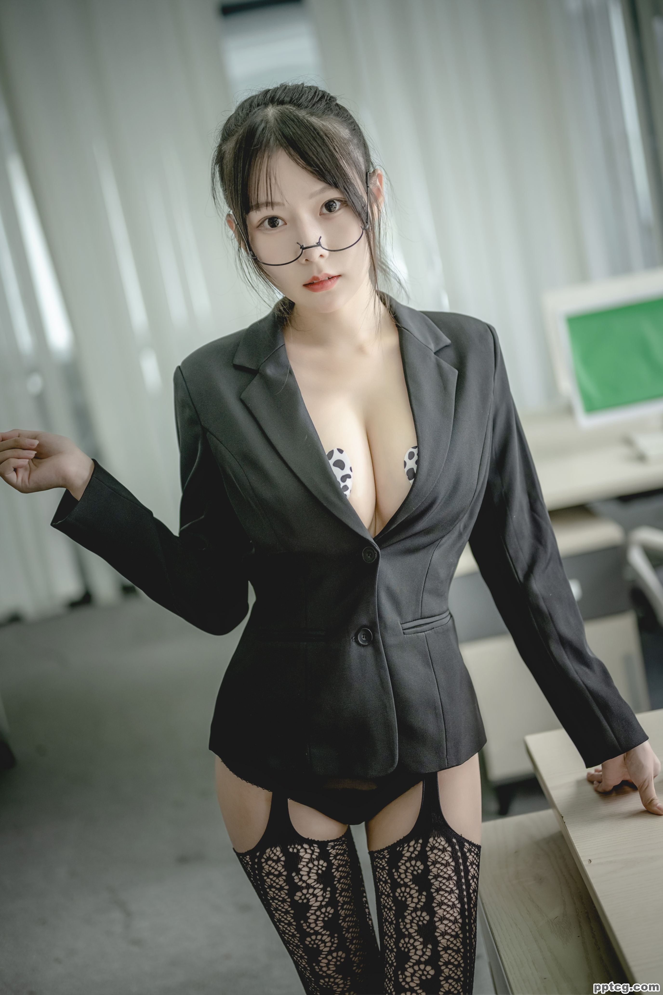 香草喵露露    黑色西装