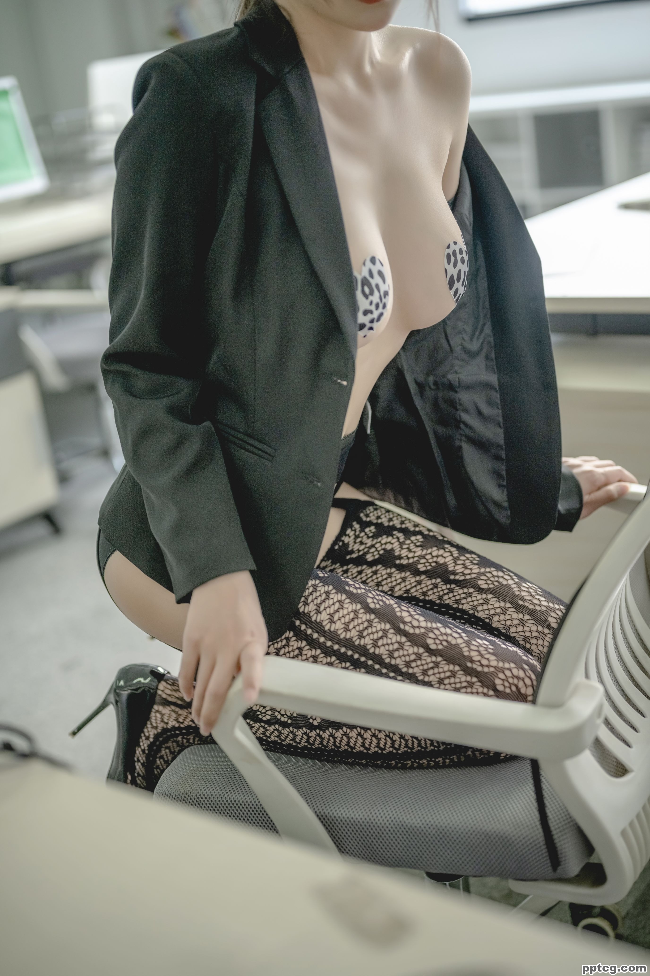 香草喵露露    黑色西装