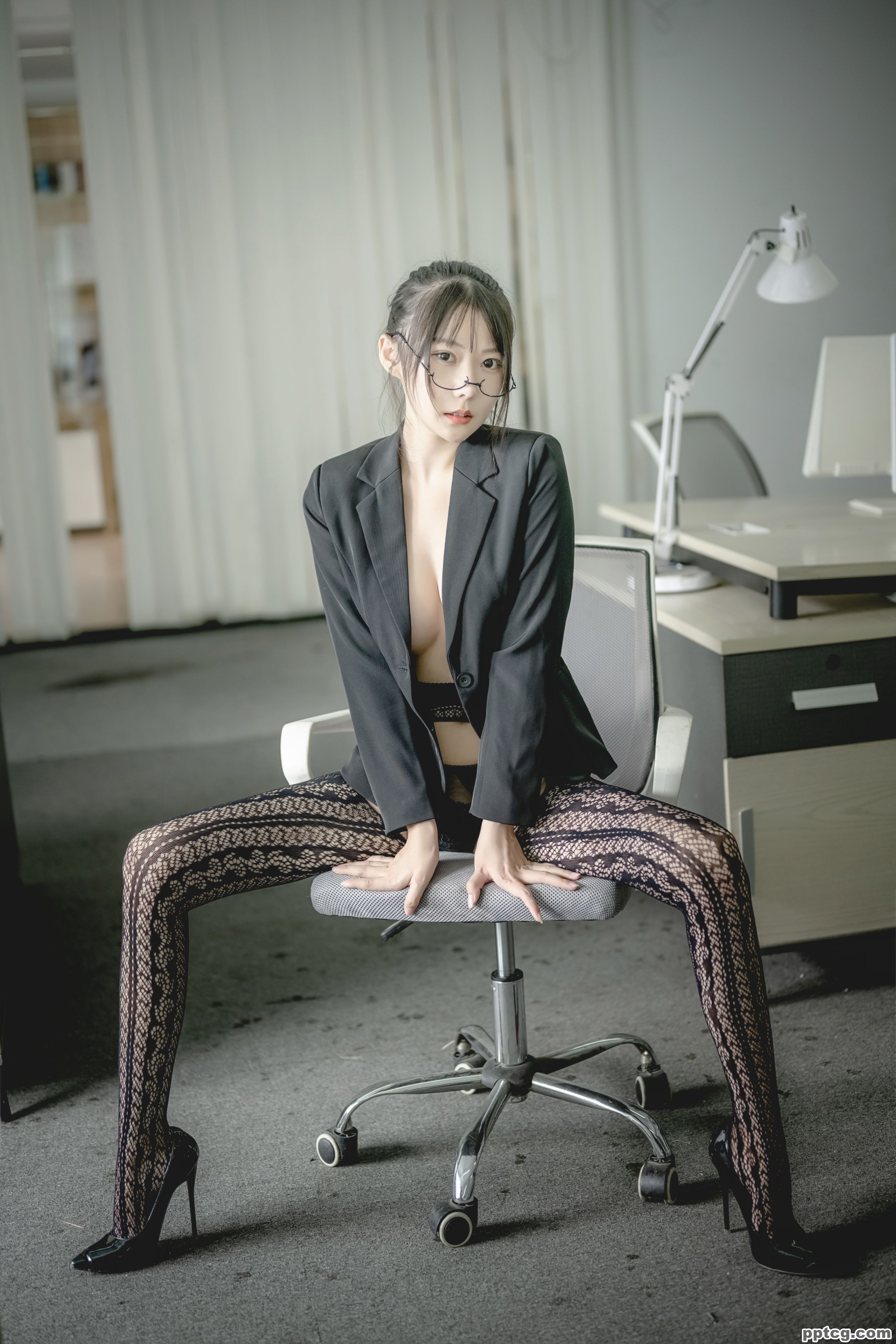 香草喵露露    黑色西装
