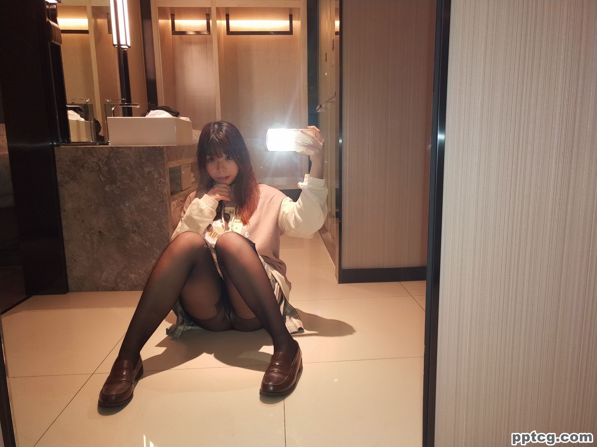 无颜小天使wy  OL今天的颜颜也不想加班