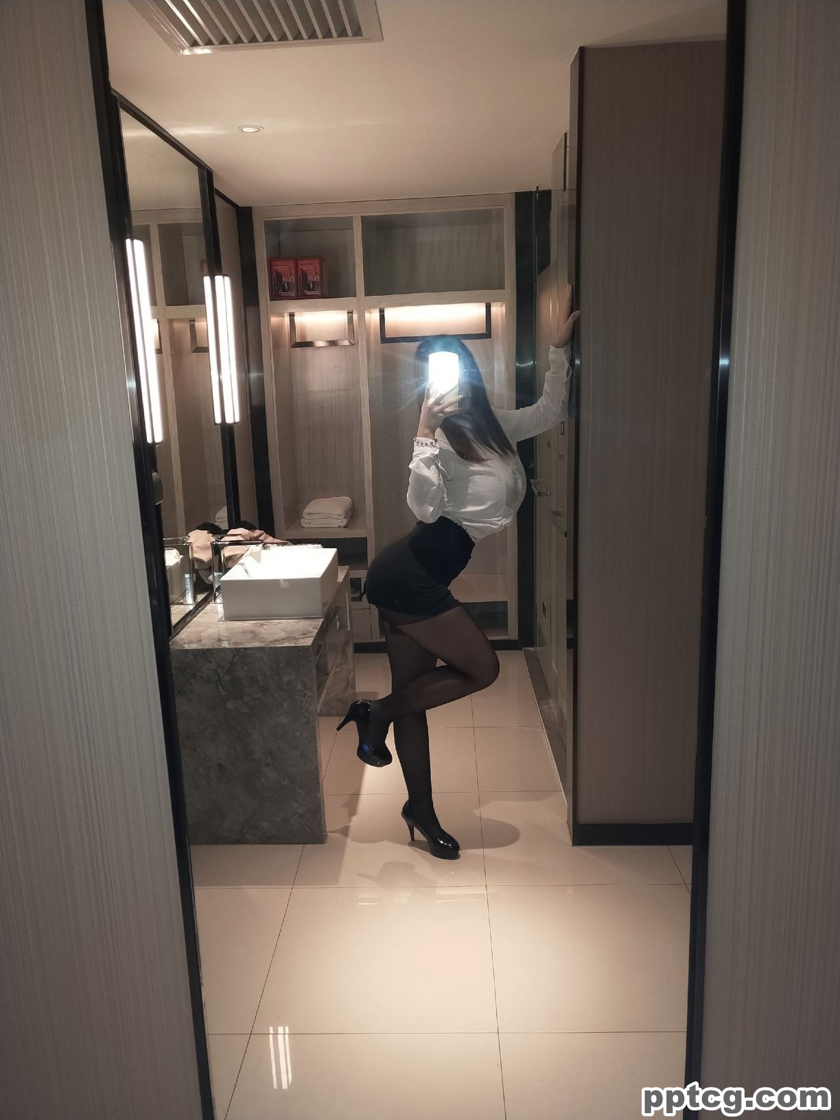 无颜小天使wy  OL今天的颜颜也不想加班