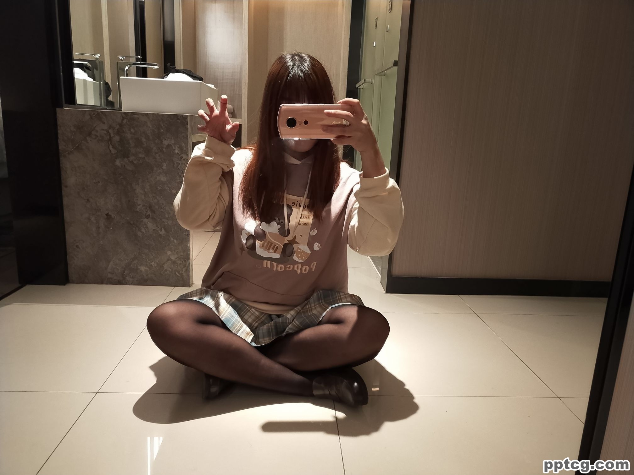 无颜小天使wy  OL今天的颜颜也不想加班