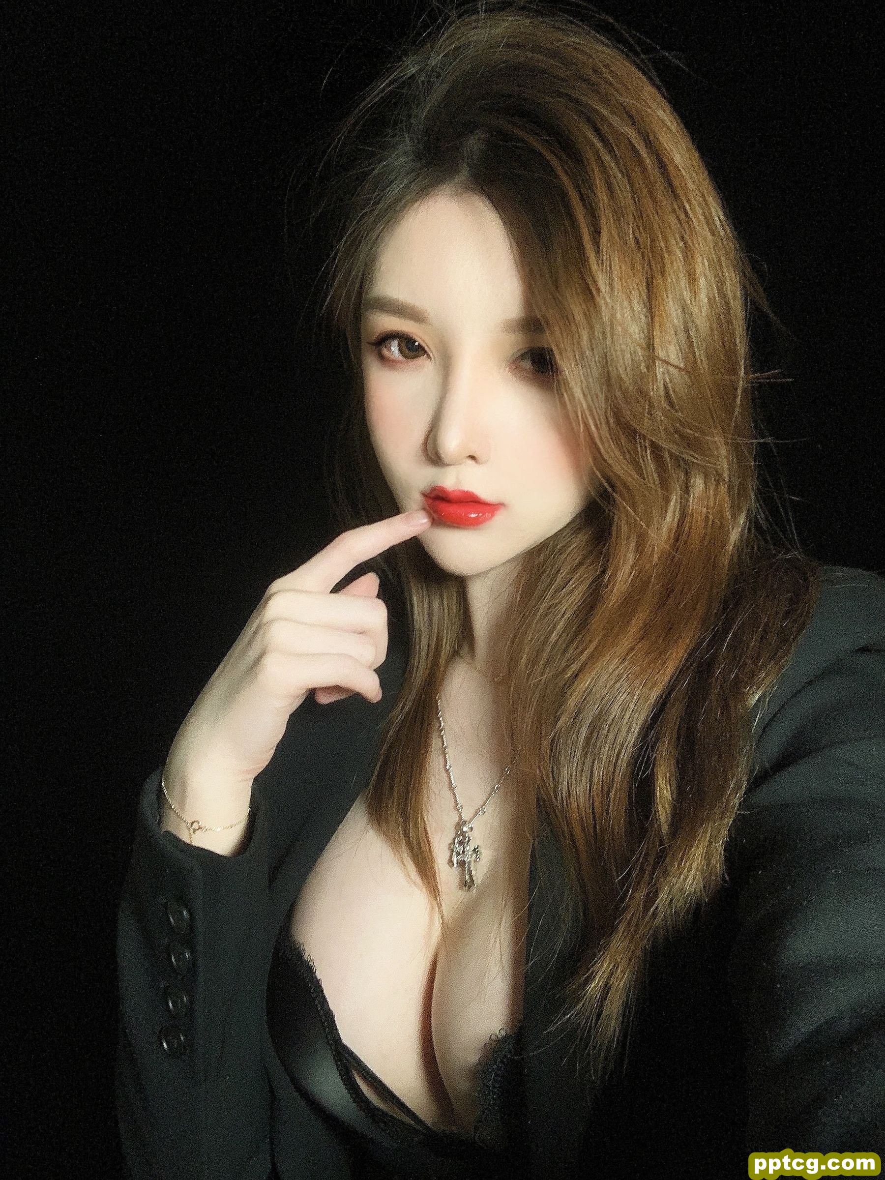 一小央泽  优雅的坏女人罢了