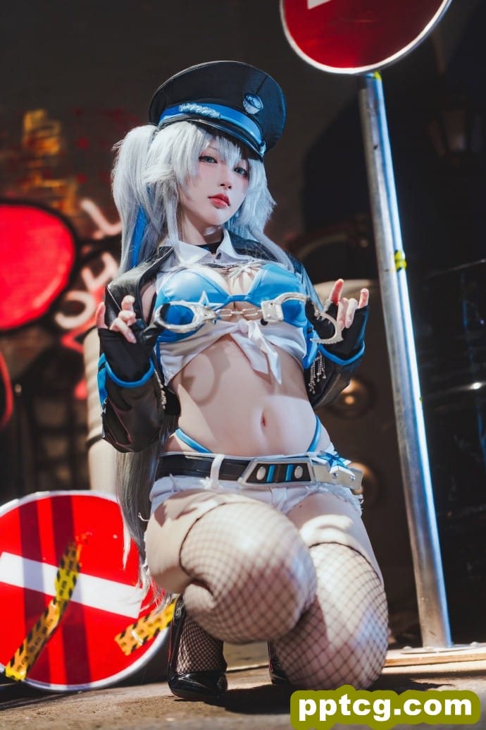 这个姿势太累人了，真的不能把我放出来吗？