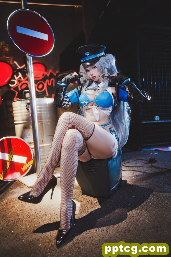 这个姿势太累人了，真的不能把我放出来吗？