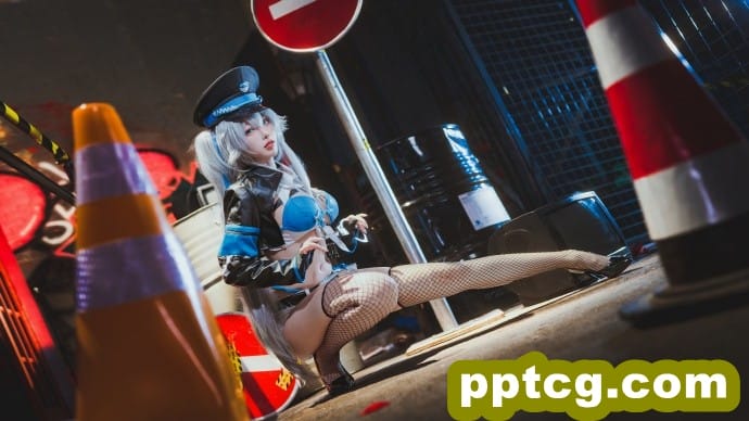 这个姿势太累人了，真的不能把我放出来吗？