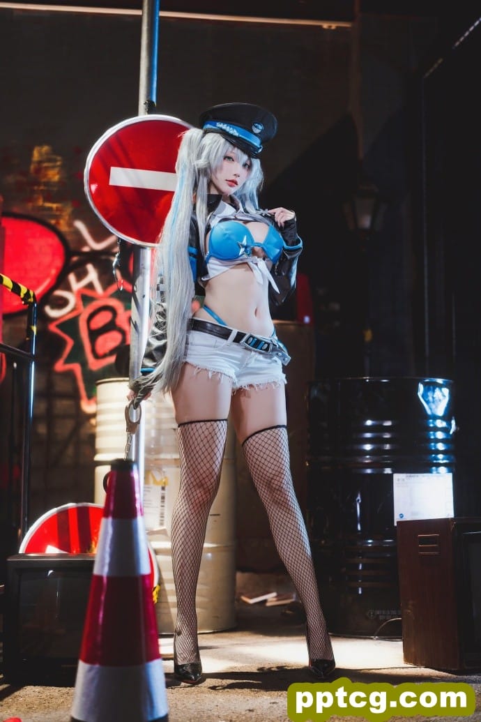 这个姿势太累人了，真的不能把我放出来吗？