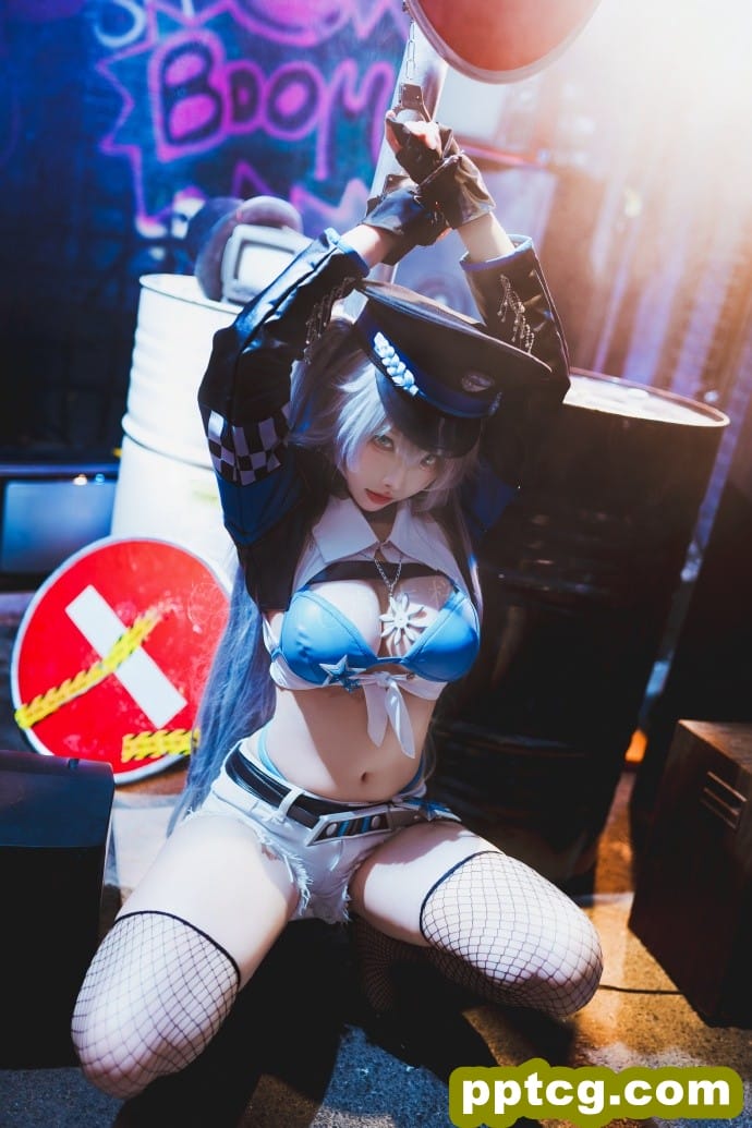 这个姿势太累人了，真的不能把我放出来吗？