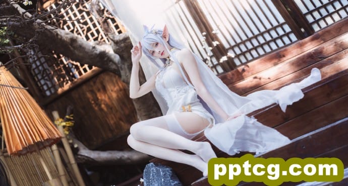 没想到像这样在阁楼上吹着晚风、闻着淡淡的花香，也很惬意呢~