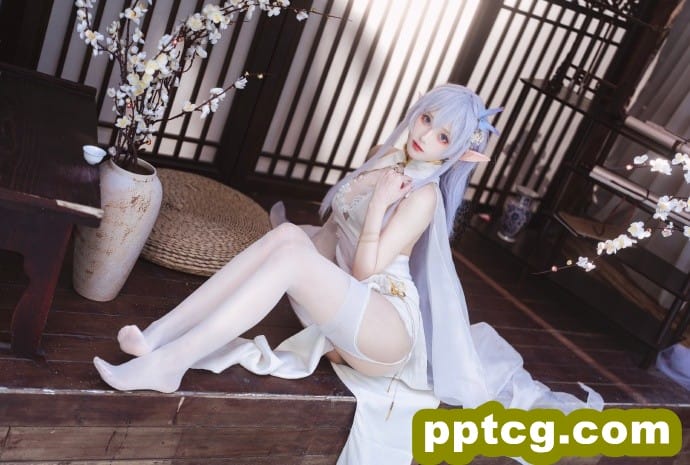 没想到像这样在阁楼上吹着晚风、闻着淡淡的花香，也很惬意呢~