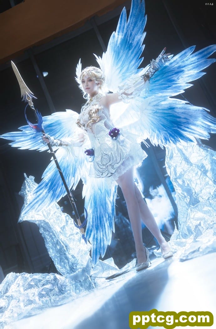 神光耀目 垂爱世人