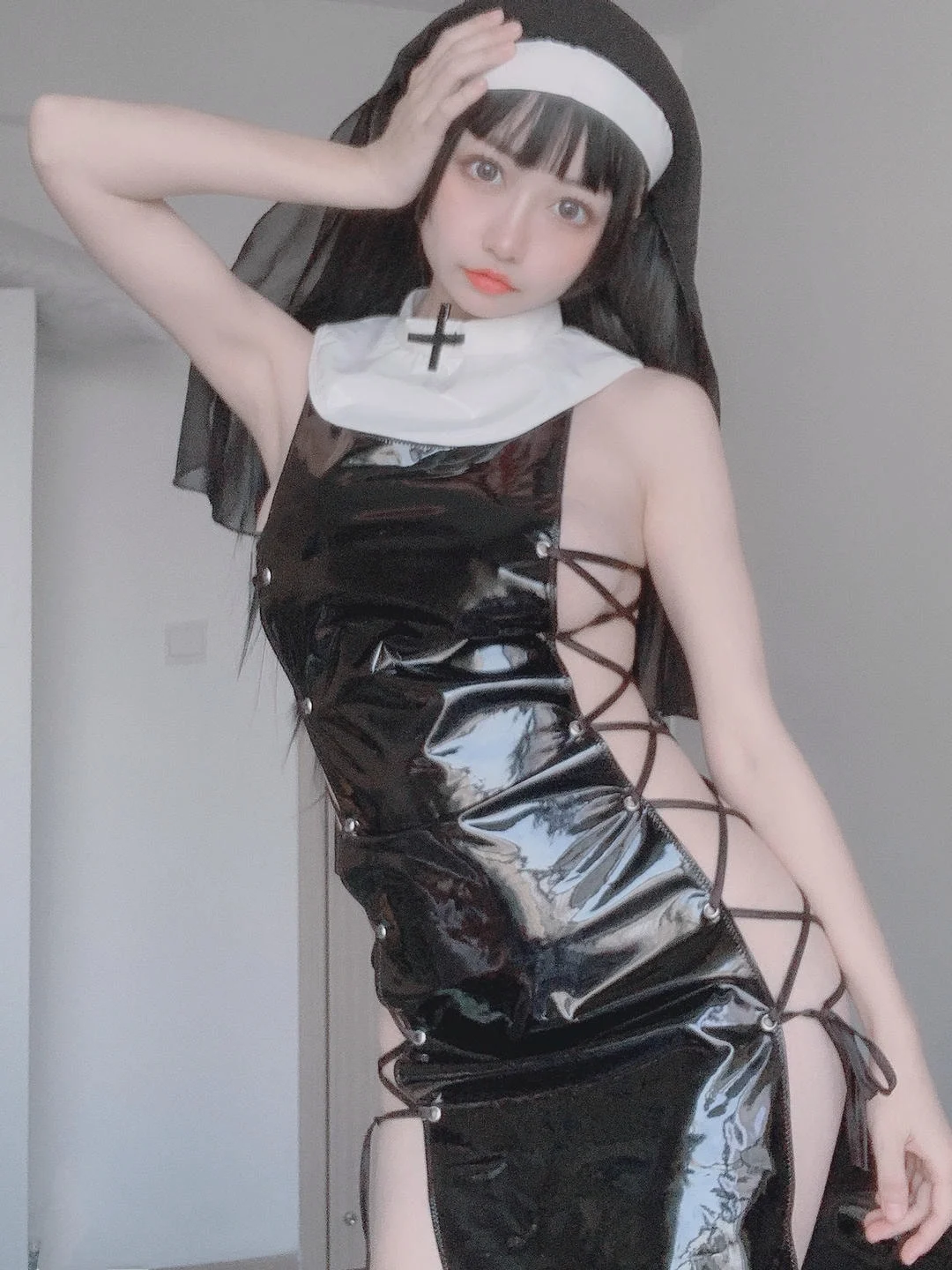 神本无尾 - 修女