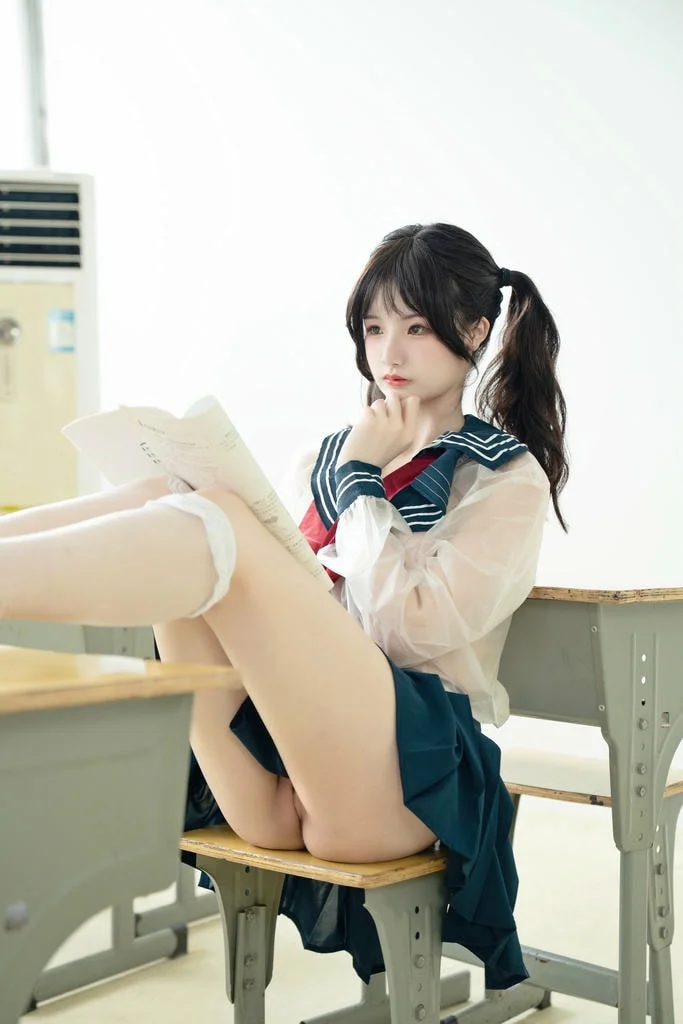 【亚洲萌妹】橙子喵酱 - 课桌泳衣 写真图集-皮皮兔动漫