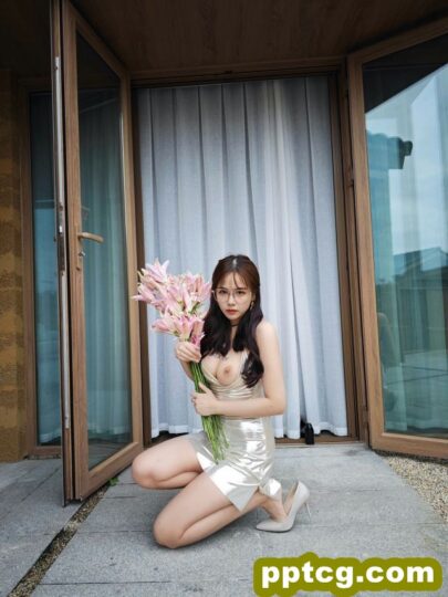 [COS写真]Ceasonshot99 – 白色漆皮连衣裙-皮皮兔动漫